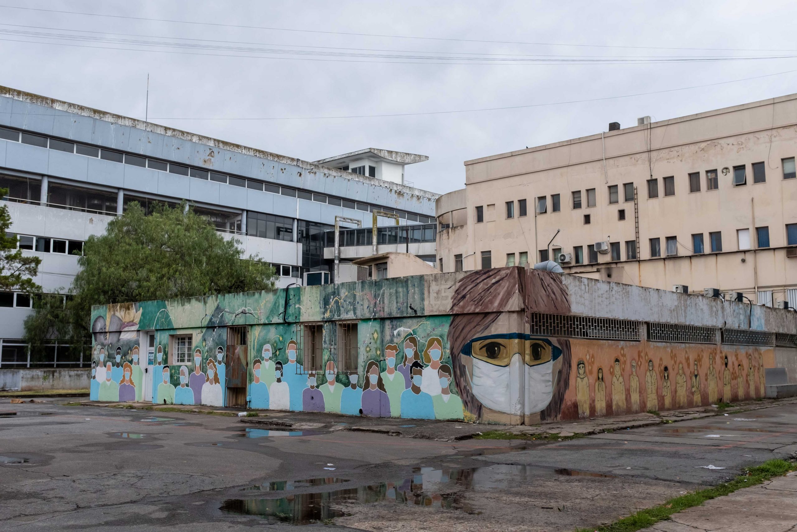 Exterior view of a hospital in Buenos Aires